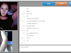 'N giwt wraig yn dangos tits, ac yn ddwfn yn sugno ei bys