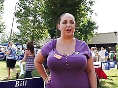 Americanaidd milf gyda boobs enfawr
